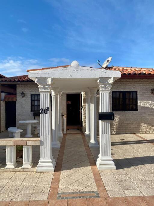 3-Bedroom Villa With A Jacuzzi 노르트 외부 사진